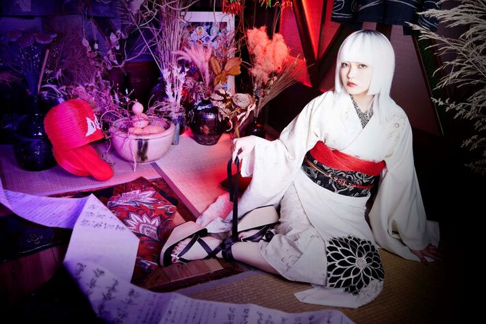 カノエラナ、TVアニメ"虚構推理 Season2"OPテーマ「ヨトギバナシ」MVティーザー映像公開。1/8 23時よりMV公開直前生配信も決定