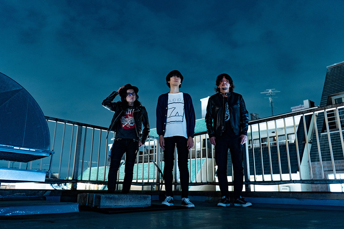 3ピース・ギター・ポップ・レジェンド strawberry、2ヶ月連続リリース第1弾『SCARLET』より「EVERYFUN」MV公開