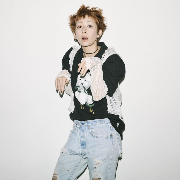 木村カエラ、最新曲「MAGNETIC feat. AI」MV公開。AIと"MAGNETICダンス"披露