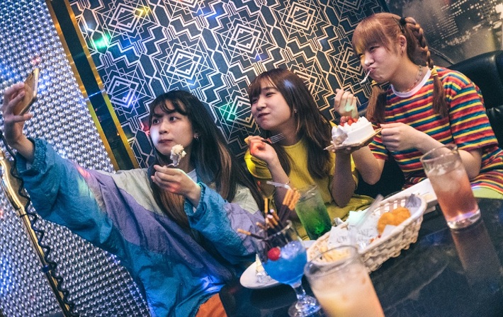 20歳のガールズ・バンド"輪廻"ライヴハウスで迎える成人式控え配信シングル「成人星人」リリース。1/3 21時MV公開