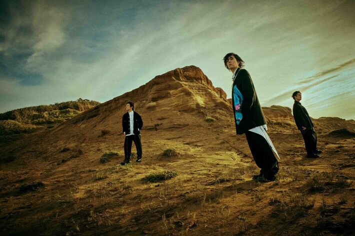 RADWIMPS、ライヴ映像作品『FOREVER IN THE DAZE TOUR 2021-2022』4/19リリース。アルバム『FOREVER DAZE』アナログ盤リリースも決定