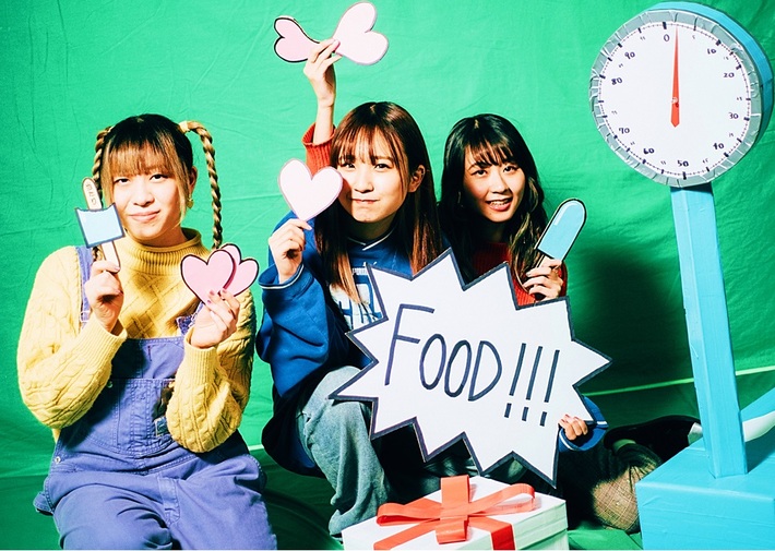 輪廻、3/3ひな祭りライヴ"命短し恋せよ乙女"を前に配信シングル「命短し食せよオコメ」MV公開。四星球の"段ボーラー"まさやんが美術協力