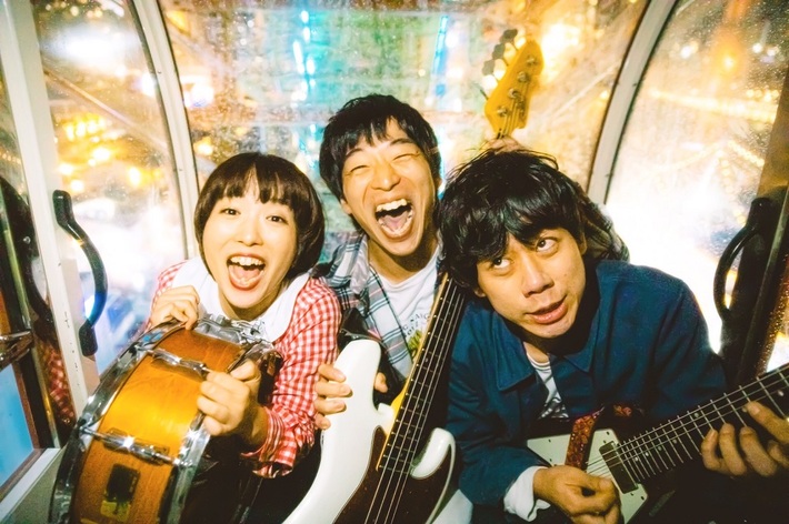 浪漫革命、ULTRA CUB、(夜と)SAMPOからなるバンド"加速するラブズ"が5年ぶりのニュー・シングル「初恋のエリア」デジタル・リリース