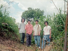 オレンジスパイニクラブ、倉本雷大が監督を務めた新曲「パピコ」MV公開。TikTokにてゆっきー（Ba/Cho）の手書き文字を使用した"パピコ歌詞エフェクト"もリリース