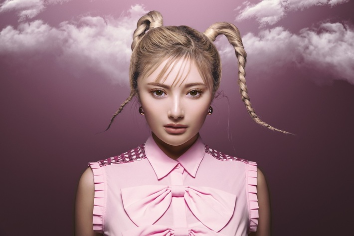 安斉かれん、1stアルバム『ANTI HEROINE』＆『僕らはきっと偽りだらけの世界で強くなる。』本日3/29同時発売。「ら・ら・らud・ラヴ」ヴィジュアライザー20時プレミア公開