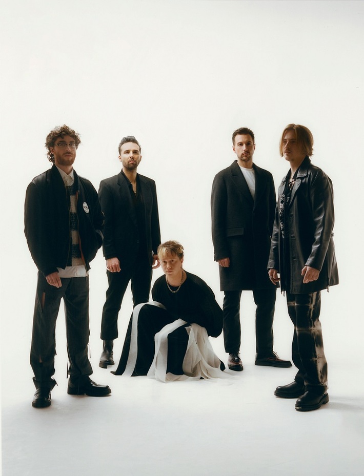 NOTHING BUT THIEVES、ニュー・アルバム『Dead Club City』7/7リリース決定