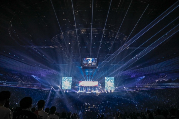 UVERworld、全国ツアー"THE LIVE"に密着取材したドキュメンタリー番組がスペースシャワーTVで放送決定