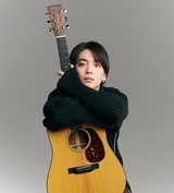 優里、3/29リリースの2ndアルバム『弐』の全収録曲＆トレーラー公開。初回生産限定盤Bのグッズは「恋人じゃなくなった日」MVに登場する優里オリジナル懐中時計