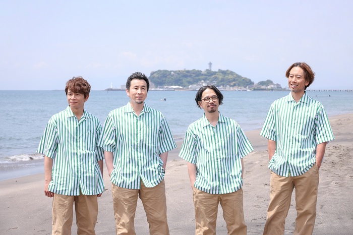 ASIAN KUNG-FU GENERATION、江ノ島周辺の海岸で撮影されたニュー・アルバム『サーフ ブンガク カマクラ（完全版）』最新アーティスト写真公開