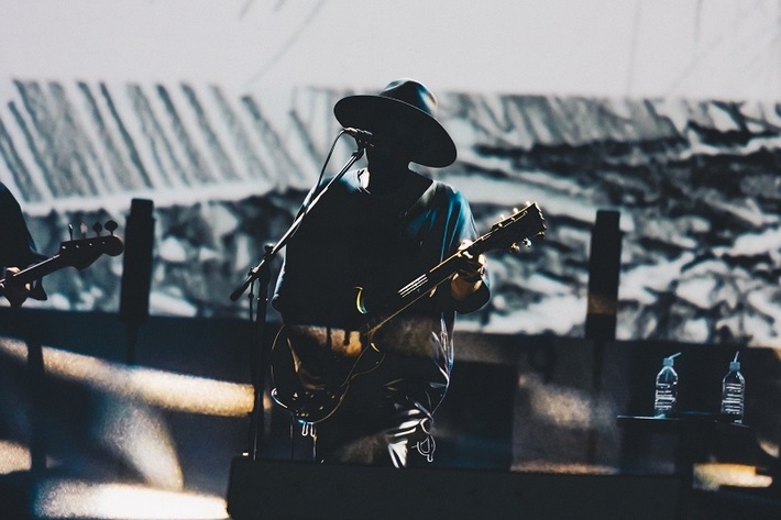 amazarashi、ライヴ・ツアー"ロストボーイズ"より「火種」ライヴ映像を本日6/23 21時プレミア公開