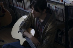 小林私、新曲「花も咲かない束の間に」MV公開。初のリスニング・パーティー6/28開催決定
