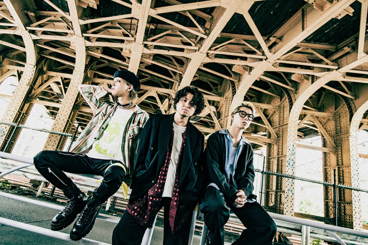 SIX LOUNGE、最新曲「Paper Plane」