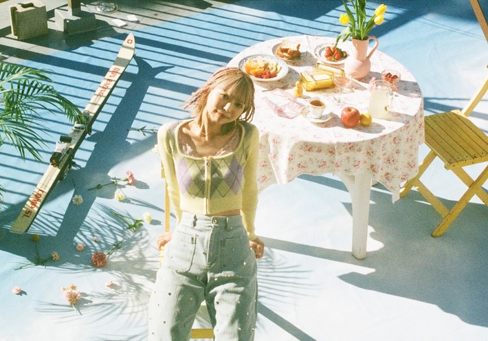 竹内アンナ、新曲「THANK ME」を"夢みるバーム"WEB CMに書き下ろし。人気インフルエンサー ももち、えみ姉、田久保夏鈴が出演