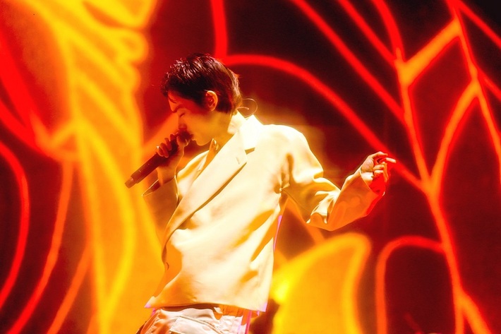 菅田将暉、日本テレビ系7月期土曜ドラマ"最高の教師 1年後、私は生徒に■された"主題歌「ユアーズ」7/29配信リリース決定。藤﨑ゆみあ起用したジャケットも公開