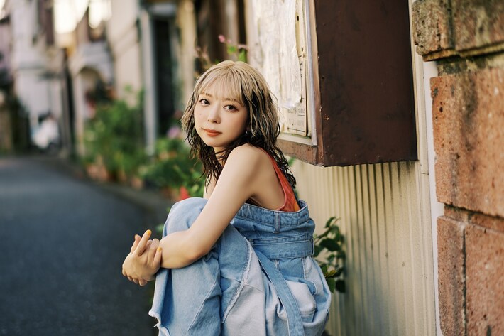 竹内アンナ、新曲「たぶん、きっと、ぜったい」8/23デジタル・リリース決定＆新ヴィジュアル公開。11月より恒例の弾き語りツアー開催