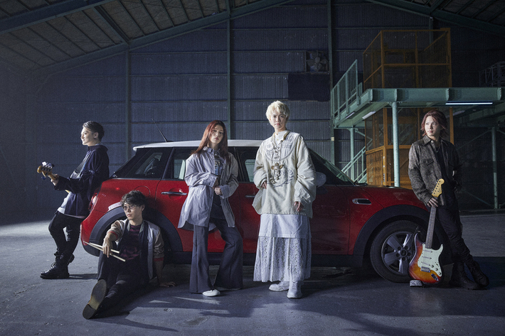 LEEVELLES、メジャー・デビュー1stデジタル・シングル「ヨルヲカケル」MV公開