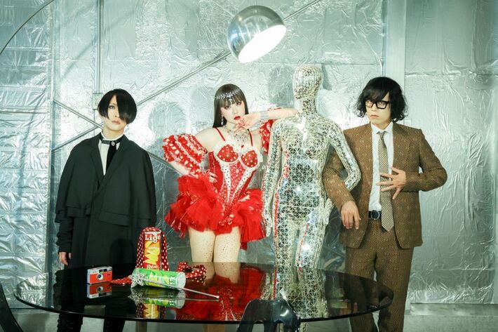 アーバンギャルド、秋の全国ツアー"METRAUMEREI TOUR"開催決定。「神ングアウト」ライヴ・ビデオ公開