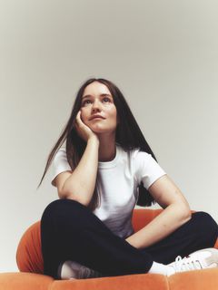 SIGRID、ニューEP『The Hype』リリース