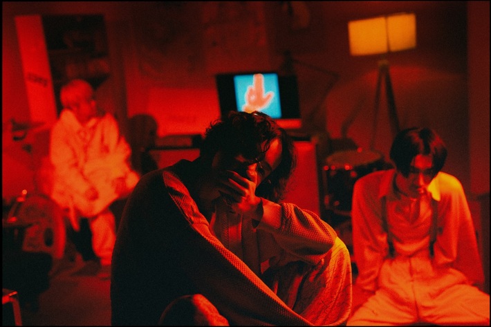 PEOPLE 1、2ndアルバム『星巡り、君に金星』来年1/10リリース決定。新曲「PEOPLE SAVE THE MACHINE」本日10/10ゲリラ配信＆MV公開