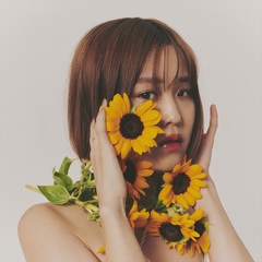 Rei、ミニ・アルバム『VOICE』よりGINGER ROOTとのコラボ曲「Love is Beautiful」11/8先行配信決定。「Sunflower」MV公開