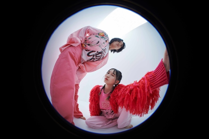 YOASOBI、TVアニメ"葬送のフリーレン"OPテーマ「勇者」CDを宝箱仕様の完全生産限定盤で12/13リリース決定。収録内容公開