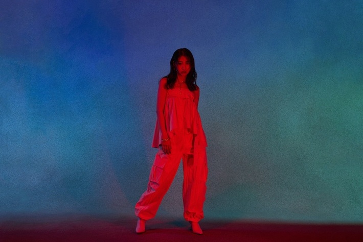 eill、初の韓国語楽曲「CHEAT LIFE」リリース。人気イラストレーター"がーこ"が手掛けたリリック・ビデオ公開