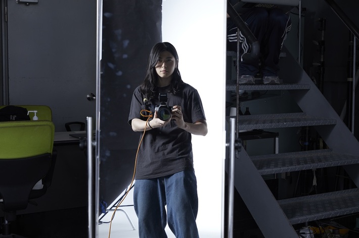 小林私、TVアニメ"ラグナクリムゾン"EDテーマ「鱗角」の一発録り弾き語り映像公開