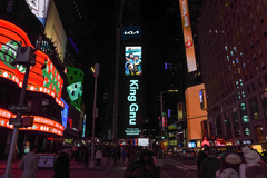 King Gnu、ニューヨーク タイムズスクエアの巨大サイネージ広告に登場