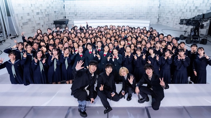 Official髭男dism、NHK総合"NHK MUSIC SPECIAL Official髭男dism ～君の歌を聴かせて～"に登場。第90回NHK全国学校音楽コンクール中学校の部課題曲「Chessboard」披露