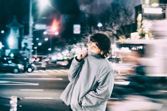 サティフォ（ONIGAWARA）、シノダ（ヒトリエ）をゲスト・ヴォーカルに迎えたソロ・シングル「like a movie star (feat.シノダ)」3/4リリース