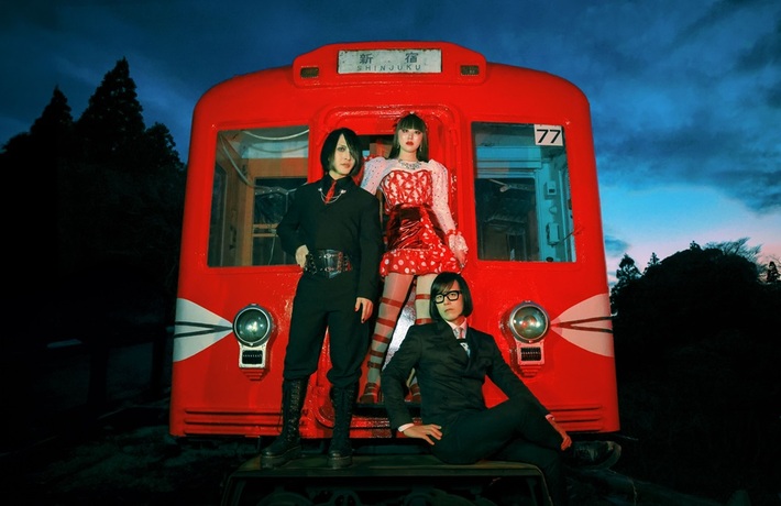 アーバンギャルド、ニュー・アルバム『メトロスペクティブ』より幽霊列車に乗り込む新曲「メトロイメライ」MV公開。明日2/7配信リリース