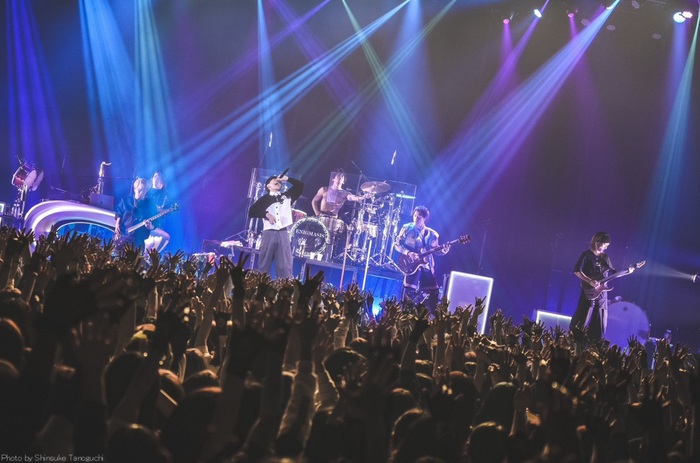 UVERworld、3/6リリースのニュー・シングル『Eye'ｓ Sentry』とBD＆DVD『KING'S PARADE 男祭り REBORN at Nissan Stadium』のアートワーク＆収録詳細発表
