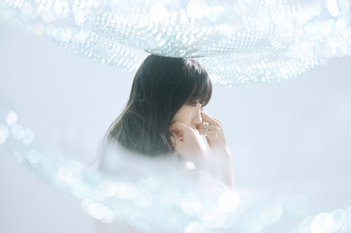 Aimer、ドラマ＆映画"からかい上手の高木さん"主題歌担当決定。書き下し楽曲「遥か」使用した映画最新予告映像＆Aimer新ヴィジュアル公開