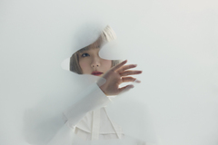 吉澤嘉代子、新曲「みどりの月」が江崎グリコ"アイスの実"タイアップ・ソングに決定
