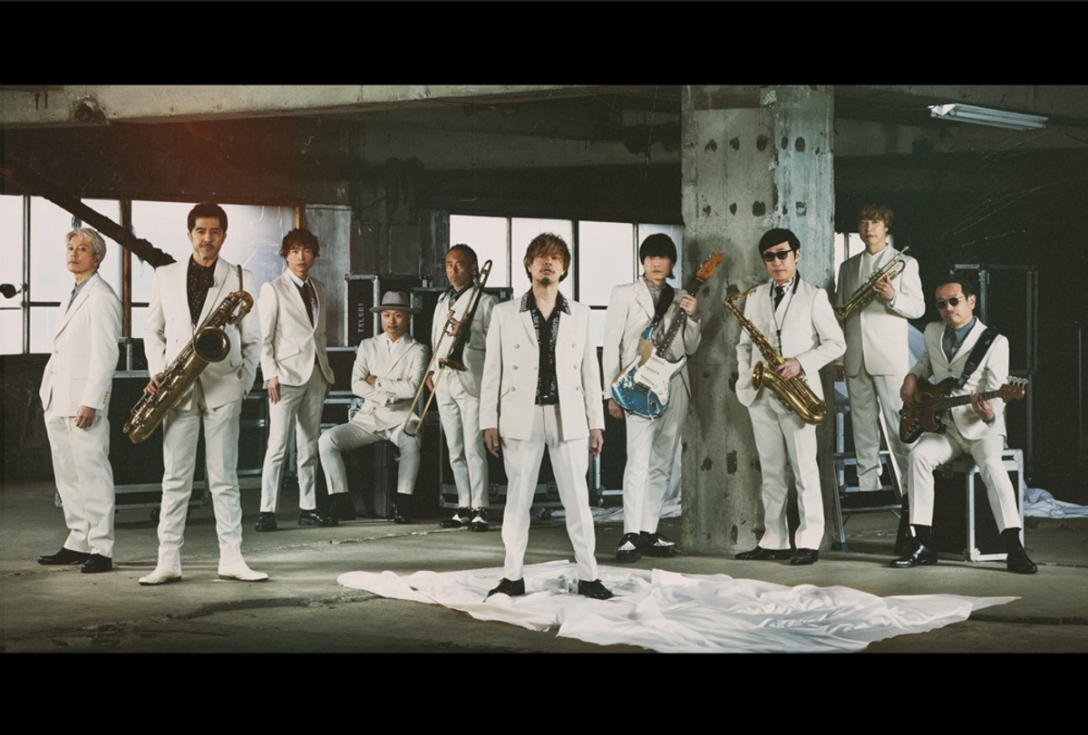 東京スカパラダイスオーケストラ、デビュー35周年キックオフ・コラボのタイトルは風に戦ぐブルーズ feat.TAKUMA(10-FEET )。揃いのスーツを纏った最新ヴィジュアル公開