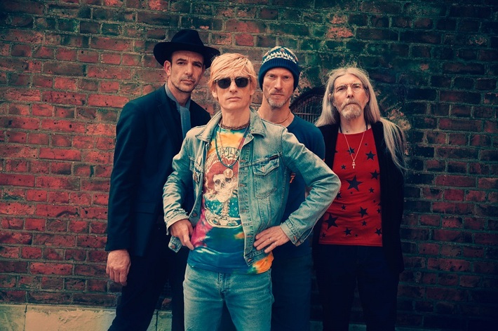 KULA SHAKER、ダブルAサイド・シングル『PEACE WHEEL』配信リリース。新曲「Rational Man」＆「Bringing it Back Home」公開