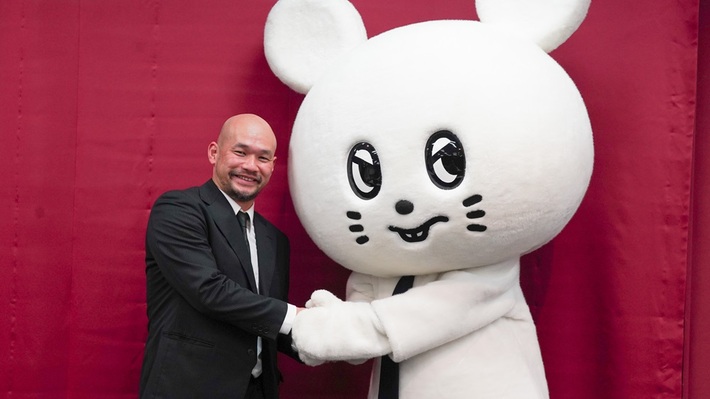 キュウソネコカミ、マスコット・キャラクター"ネズミくん"がビクター入社。メジャー・デビュー10周年の臨時マネージャーに着任