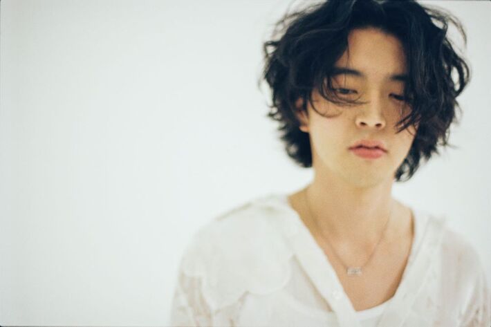 元yonawoのヴォーカル 荒谷翔大、3ヶ月連続シングル第2弾「愛言葉」5/15配信リリース決定。メイキング映像公開