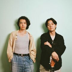 TAIKING（Suchmos）、元yonawoの荒谷翔大を迎えた新曲「Step By Step (feat. 荒谷翔大)」MV公開。ふたりでペイント・アートに挑戦