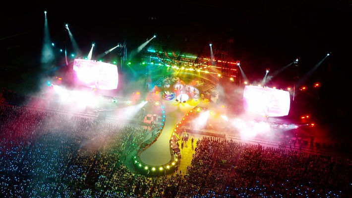 Mrs. GREEN APPLE、4日間で約15万人を動員したスタジアム・ツアーより「コロンブス」ライヴ映像公開