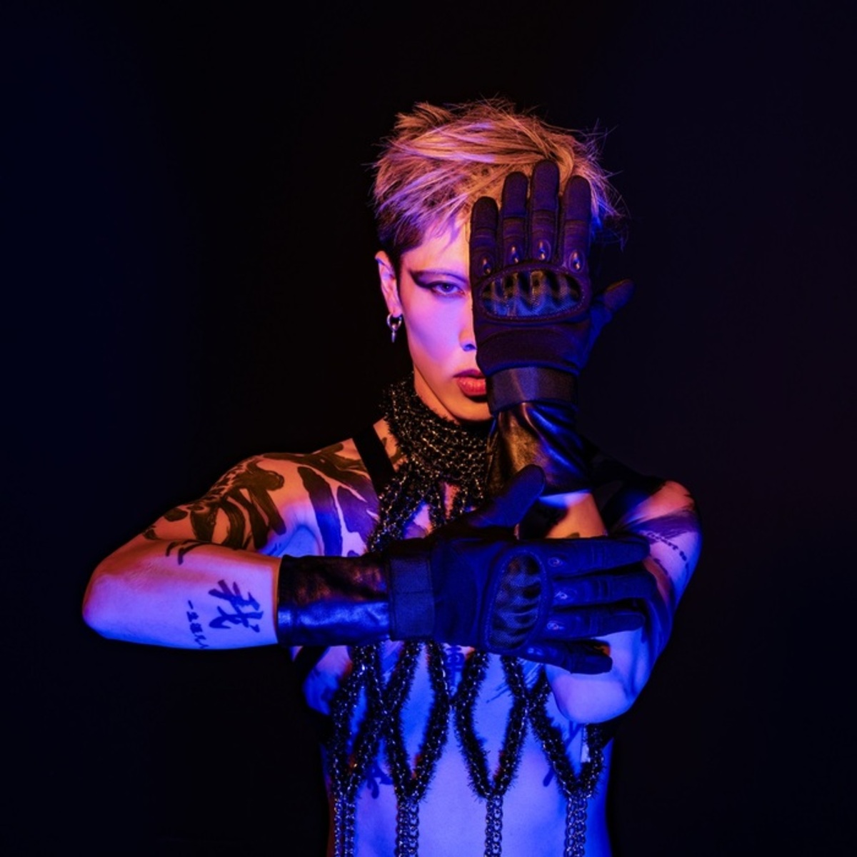 MIYAVI_LIL_AP-thumb-700xauto-