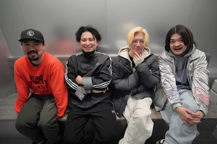 サトウカツシロ ＆ So Kanno（BREIMEN）、FMラジオ番組"cross-dominance MUSIC TOURIST"出演。アニメ初タイアップの新曲「Rolling Stone」制作風景を振り返り