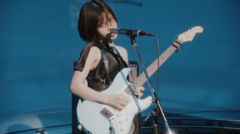 Rei、Fenderシグネイチャー・モデル"Rei Stratocaster® R246"プロモーション・ビデオ公開。最新ミニ・アルバム『XINGS』リード曲「GUITARHOLIC」をフィーチャー