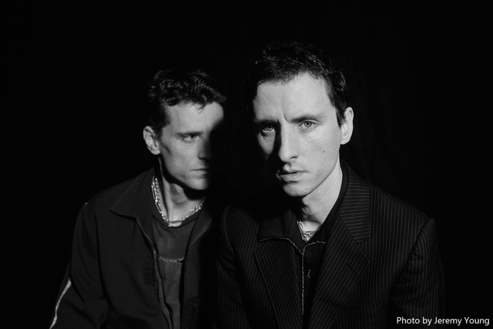 英国のアート・ロック・バンド THESE NEW PURITANS、6年ぶり新作『Crooked Wing』5/23リリース。Caroline Polachek参加「Industrial Love Song」＆「Bells」先行公開