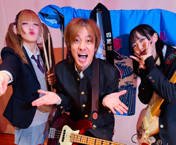 輪廻、ゲスト・ベーシストにU太（四星球）迎えた"学園ラブコミックソング"「先生のバーーーカ！！！」4/2配信リリース