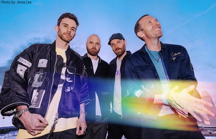 COLDPLAY、最新アルバム『Moon Music』収録曲「We Pray」のTWICEコラボ・バージョン明日4/18リリース