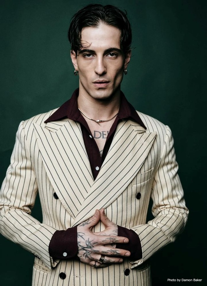 MÅNESKINのフロントマン Damiano David、最新シングル「Next Summer」スタジオ・ライヴ映像公開