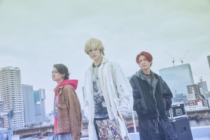 LEEVELLES、TVアニメ"この恋で鼻血を止めて"OPテーマ「Brand New Day」MV公開。新ヴィジュアルも