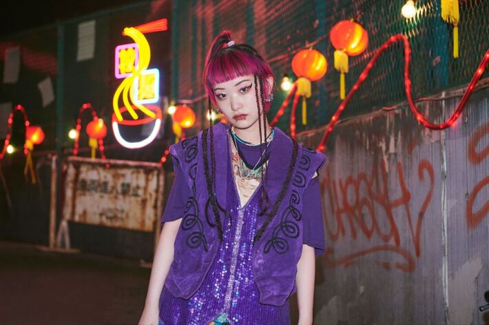 映画"パリピ孔明 THE MOVIE"より詩羽演じるシンガー shinの新曲「again and again」MV公開