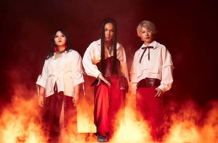 女王蜂、TVアニメ"炎炎ノ消防隊 参ノ章"第1クールOPテーマの新曲「強火」MVを4/11 22時プレミア公開決定